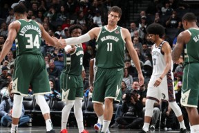 开云官方注册入口TheShy重要时刻出色防守，雄鹿带队取胜！(雄鹿队位置)