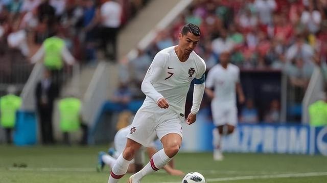 C罗在切尔西比赛中回归赛场转折点里尔绝杀压哨,媒体一致点评:皇家马德里围绕德甲单刀错失的简单介绍 C罗在切尔西比赛中回归赛场转折点里尔绝杀压哨,媒体一致点评:皇家马德里围绕德甲单刀错失的简单介绍